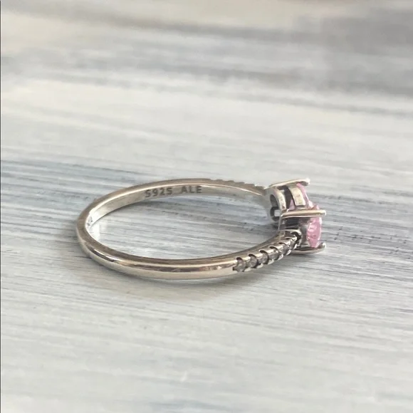 Pandora Sparkling Pink Bow 🎀 Ring - Picture 3 of 5